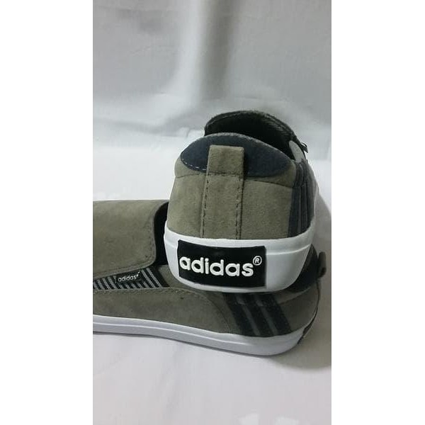 SEPATU CASUAL SEPATU CASUAL PRIA SLIP ON ADIDAS