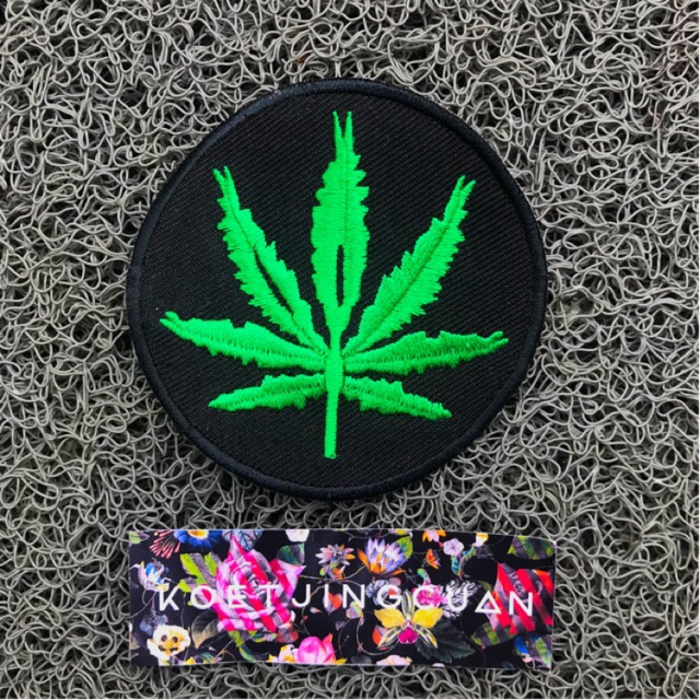 Patch/Emblem bordir jahit Gambar/ Motif Daun Maple anak Rhasta Reggae