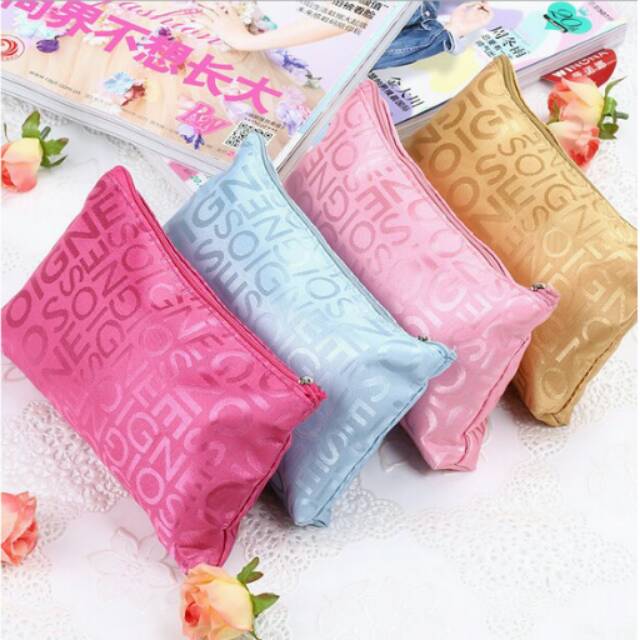 

Tempat Pensil / Kosmetik Soigne