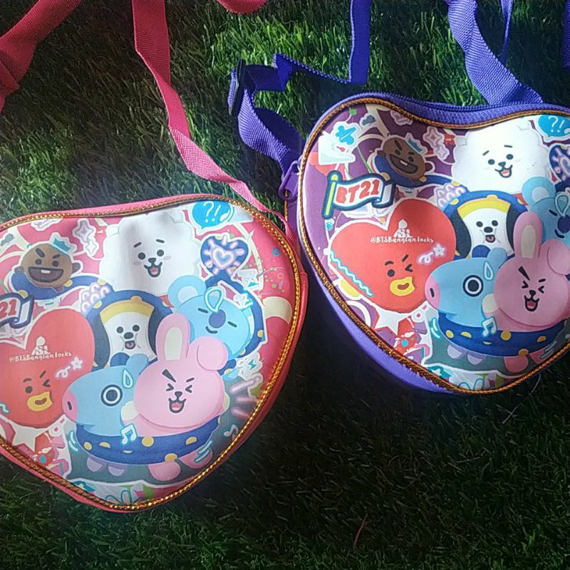 Tas Selempang BT21 bentuk love