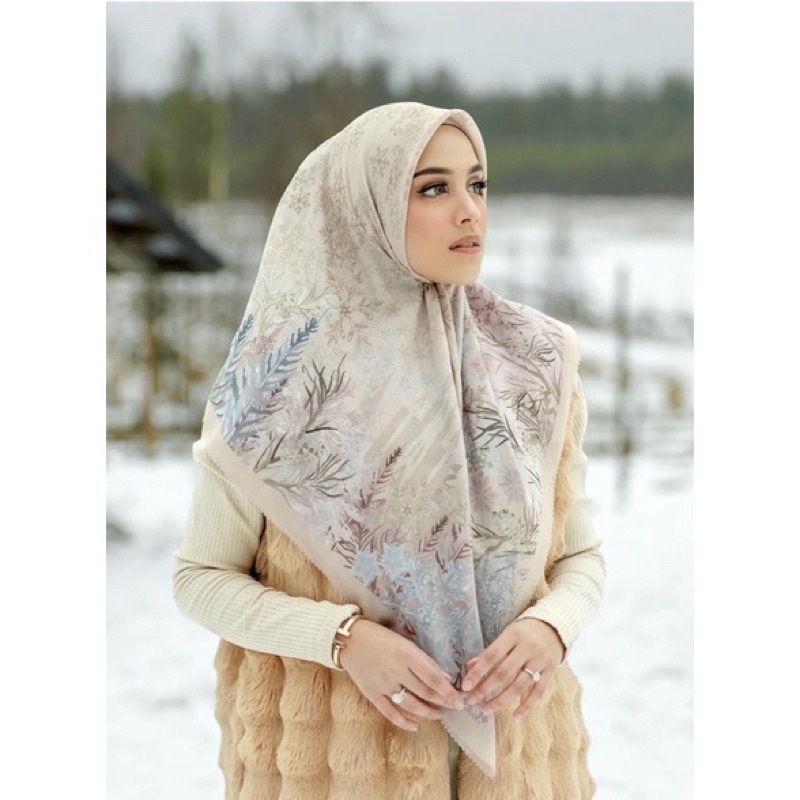 New Buttonscarves Frozen Almond Xl with paper bag