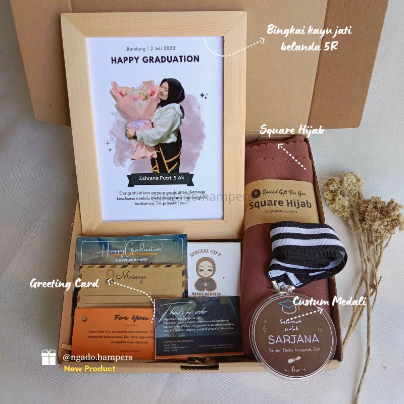

[ 1 HARI JADI ] KADO WISUDA GRADUATION BINGKAI FOTO AESTHETIC HAMPERS BOX UNIK LUCU BERMANFAAT TERMURAH