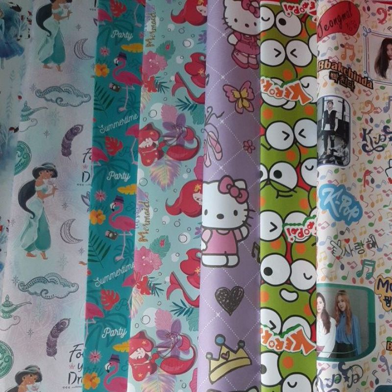 

kertas kado kecil motif cewek (khusus instant)