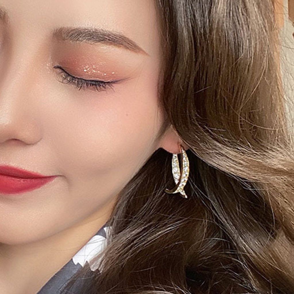 Hu Hu Hu Hu Hu Alat Bantu Pasang Kacamata♡ 1 Pasang Anting Tusuk Gantung Wanita Desain Salib Berkilau Ringan Untuk Banquet