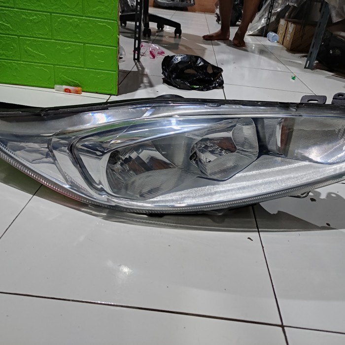 {BEKAS} Headlamp ford fiesta 2014 2015 2016 chrome original Berkualitas