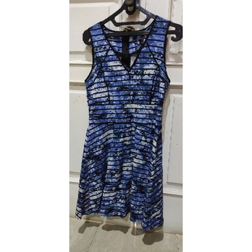 Preloved Dress V-Neck Tanpa Lengan