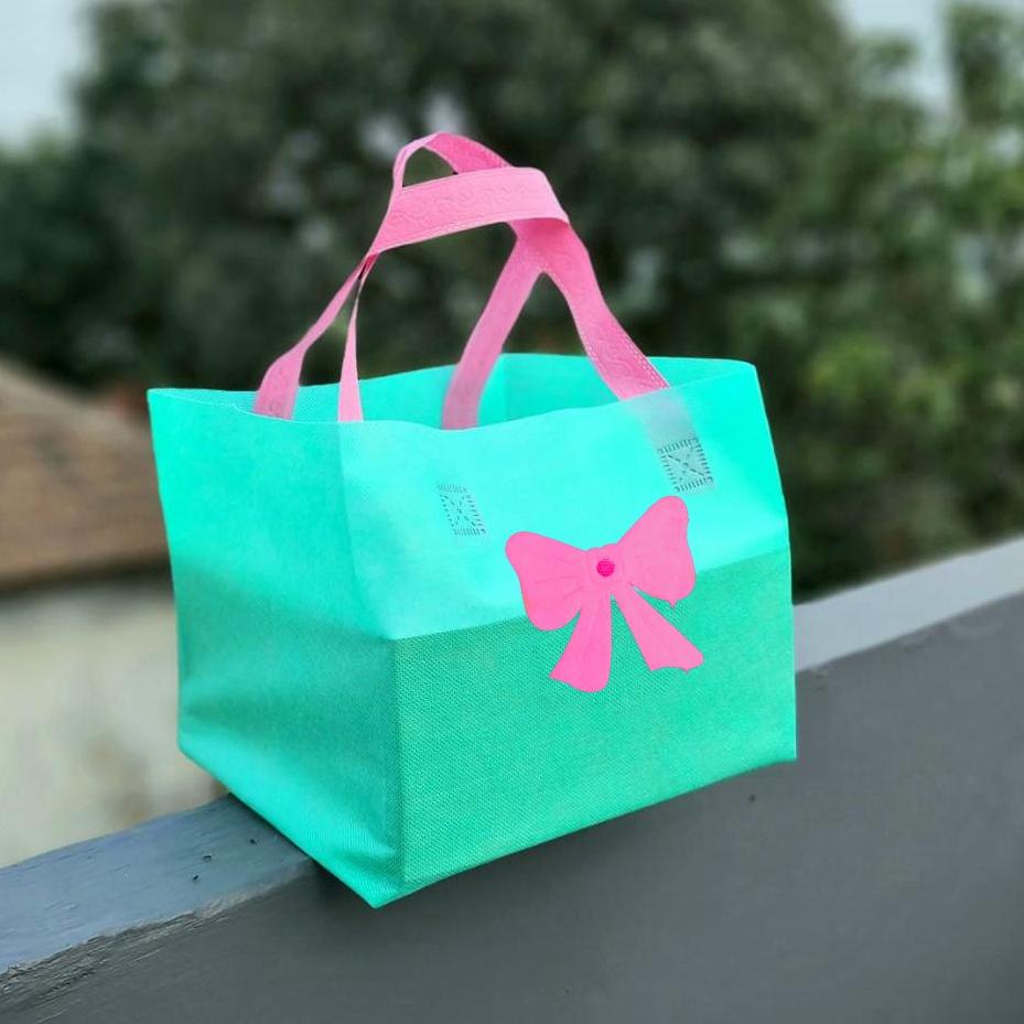 

Terjangkau - 1lusin 12 pcs Tas box 22x22 20x20 18x18 kotak nasi spunbond press hajat pengajian murah