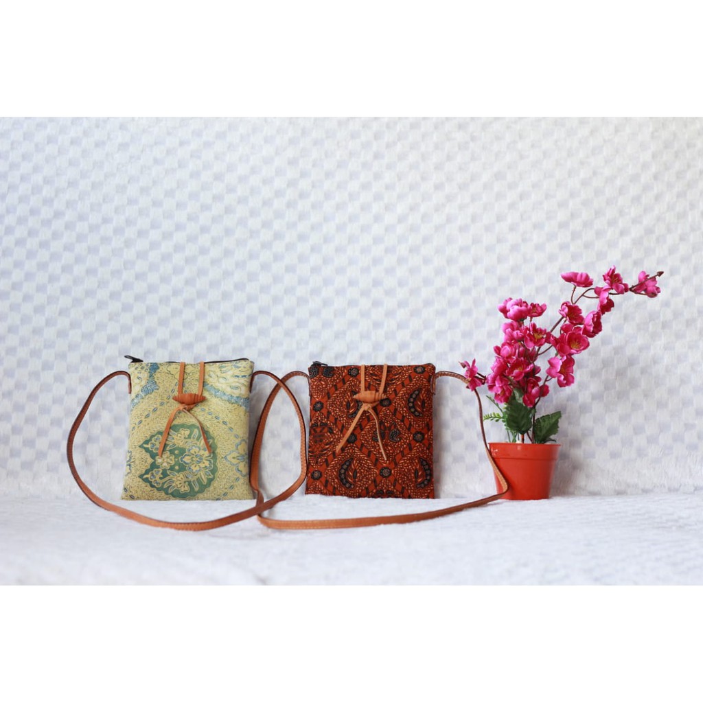 Tas Kulit wanita | Ethnica | Sling Bag | Kulit Sapi Kombinasi Batik