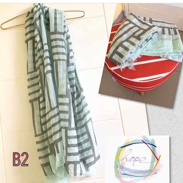 

B2 Grafis Hijau Muda