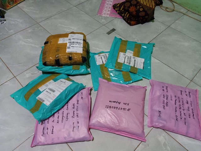 Maura Couple - Sania Ruflle Batik Couple Ori Ndoro Jowi Garansi Termurah Shopee - Modern Batik