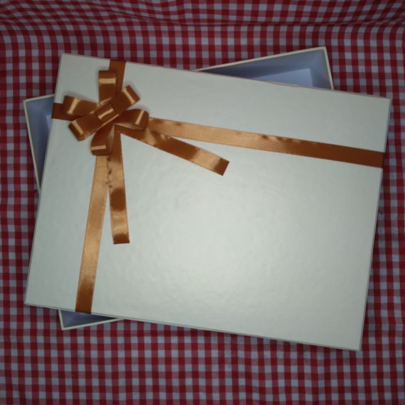 

Kotak Kado Gift Box 30x40x8 Kotak Hadiah Hampers Box Packaging Hadiah Box
