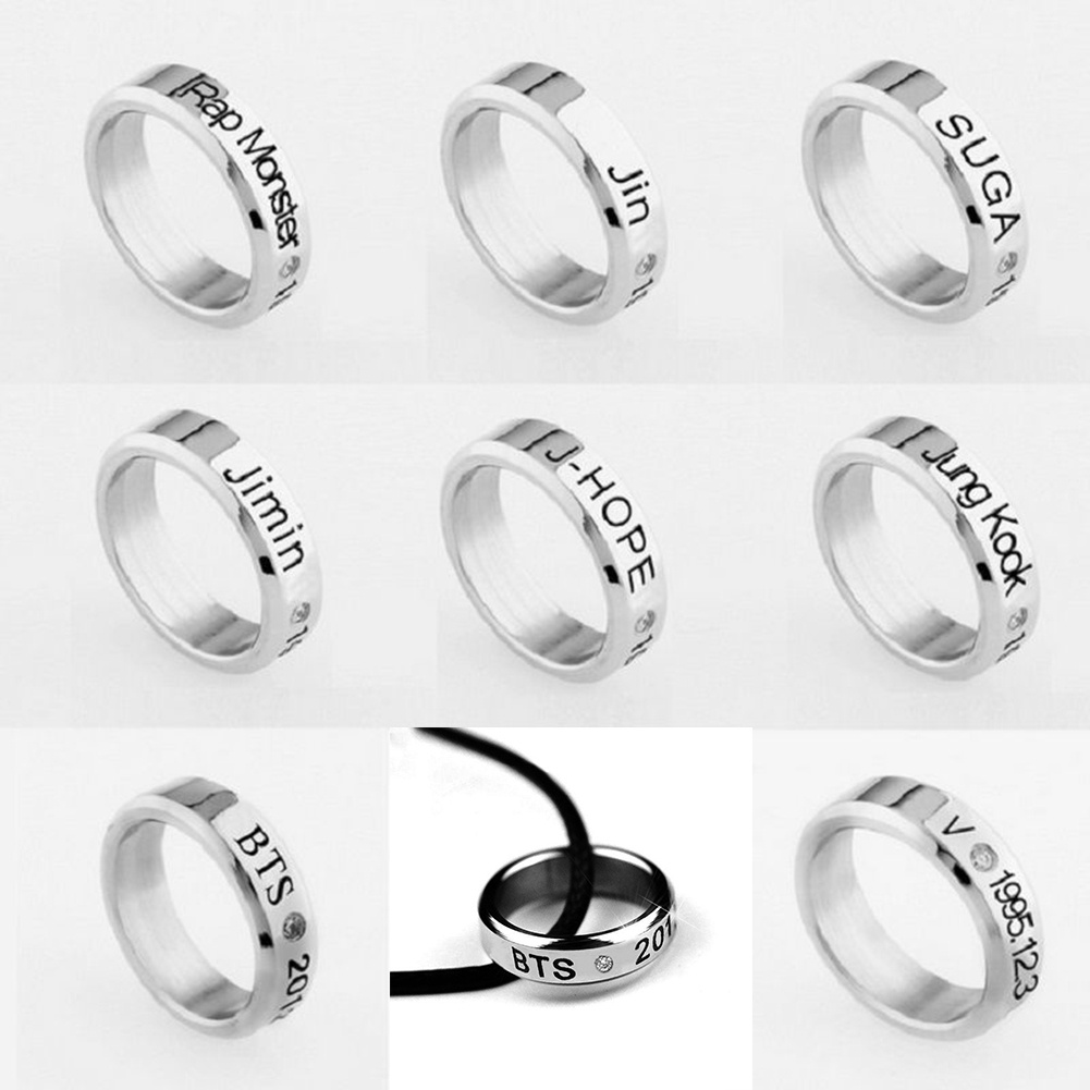 Hu Hu Hu Hu Hu Alat Bantu Pasang Kacamata♡ Cincin Titanium Steel Motif Ukir Tulisan Hias Berlian Imitasi Untuk Priahadiah