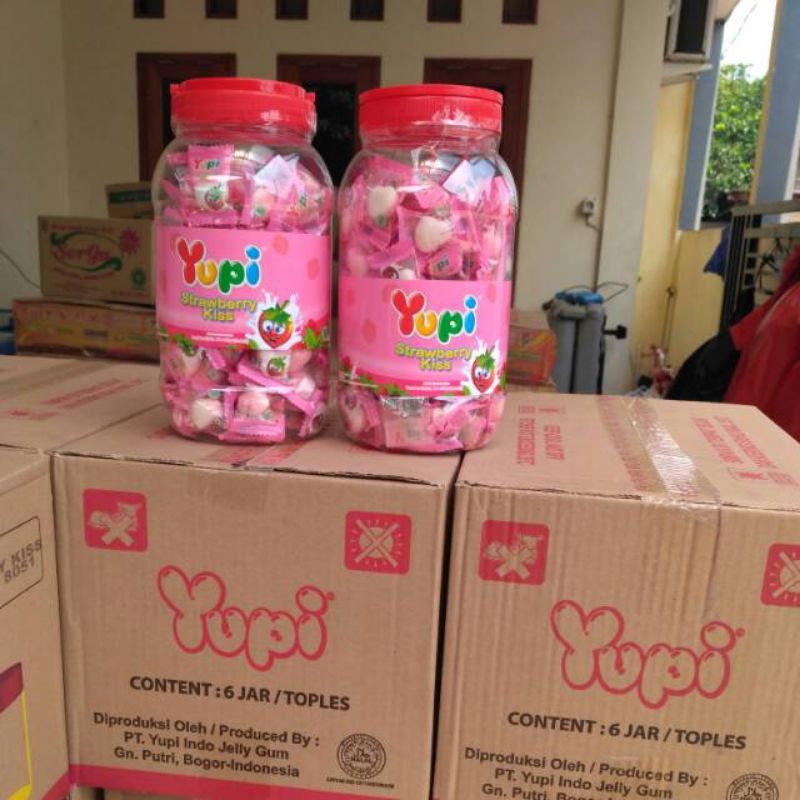 

Permen Yupi Strawberry Kiss Toples