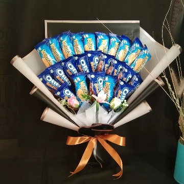 buket wisuda snack oreo keju cake