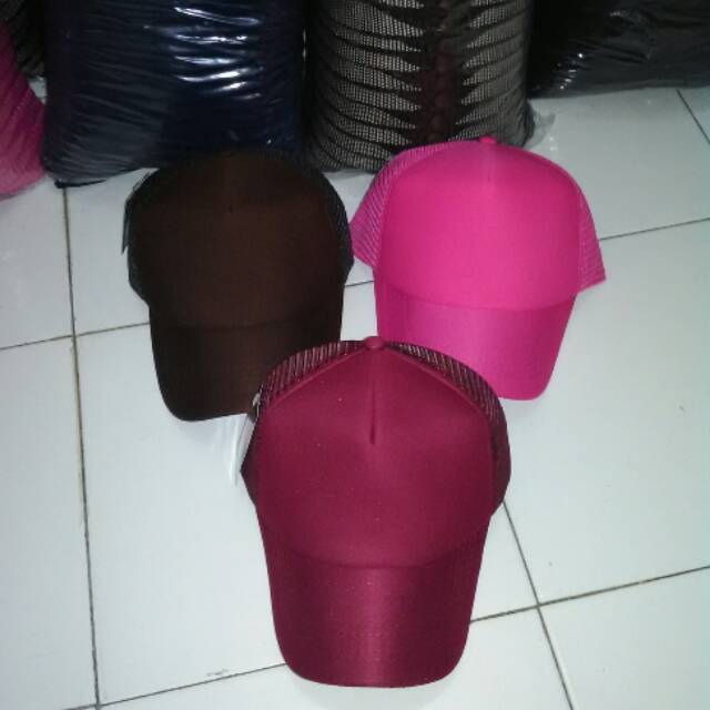 Trucker atau topi jaring polos  coklat,pink ,maroon lengkung