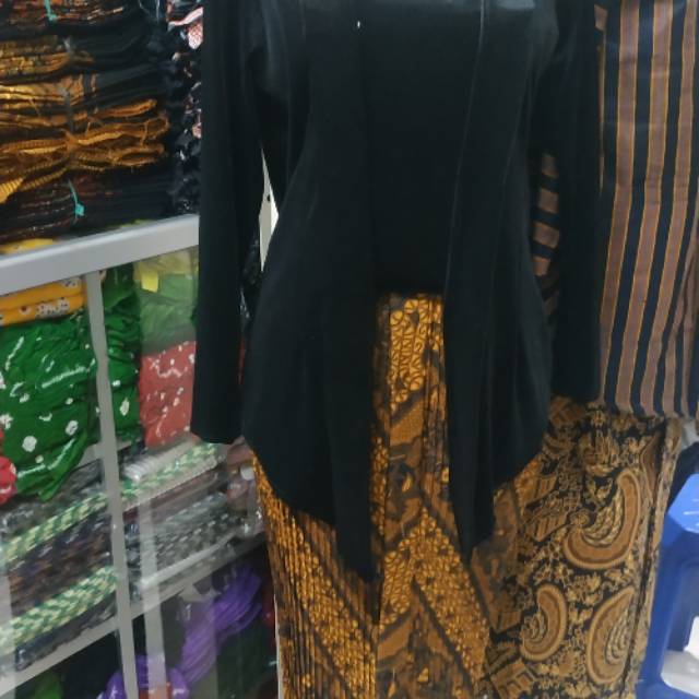 Setelan Kebaya bludru polos + rok plisket || kutubaru polos