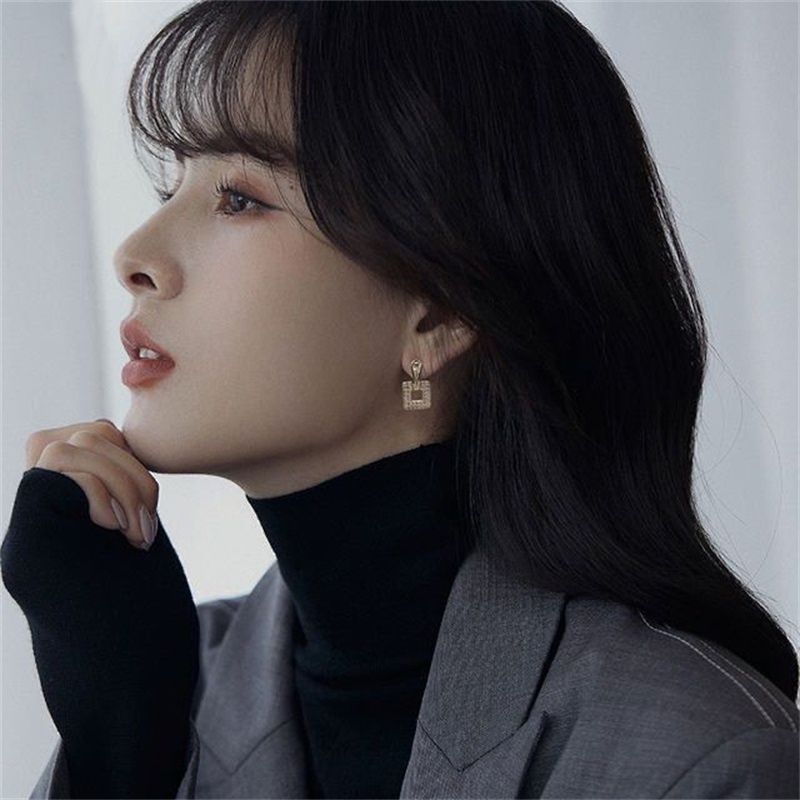 Anting Bentuk Kotak Hias Berlian Penuh Gaya Unik Untuk Fashion