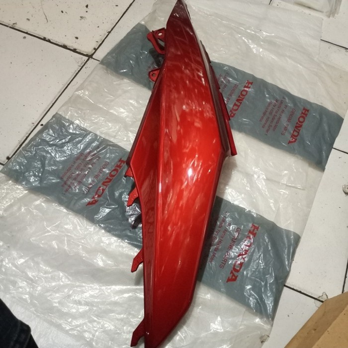DEK BODY BELAKANG BEAT F1 KANAN K25 MERAH ORIGINAL
