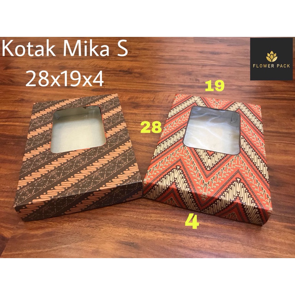 

KOTAK KADO MOTIF BATIK UKURAN 28X19X4CM / GIFT BOX MOTIF BATIK / KOTAK SOUVENIR MINIMAL ORDER 5 PCS