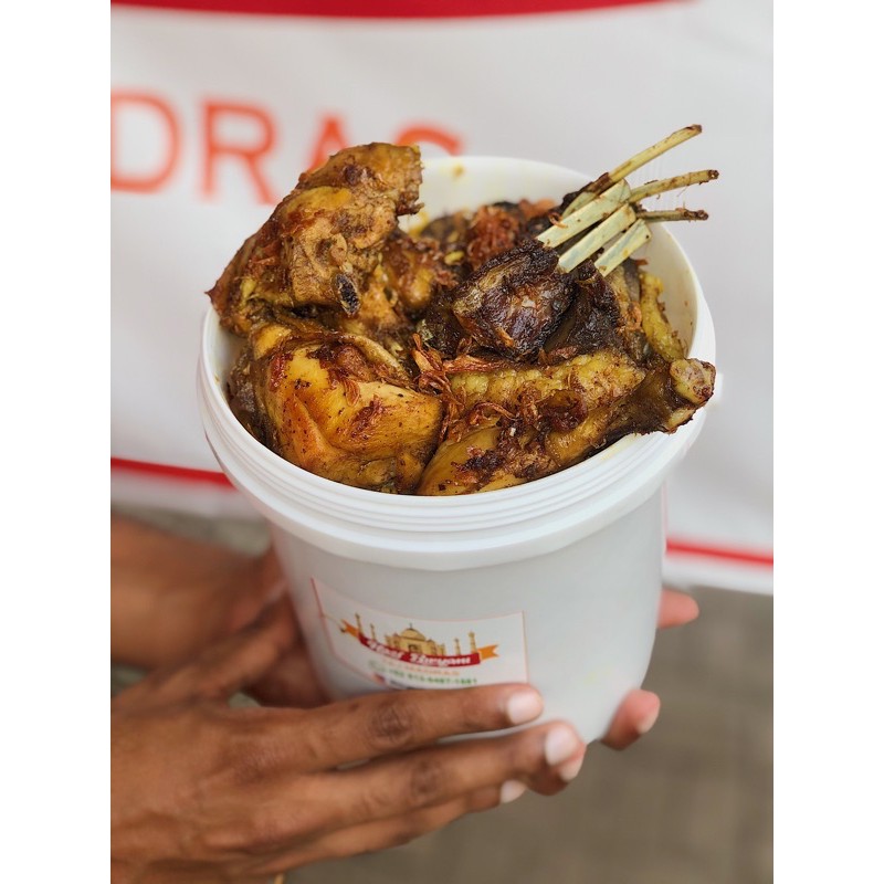 

Bucket Biryani - Nasi Biryani Taj Madras