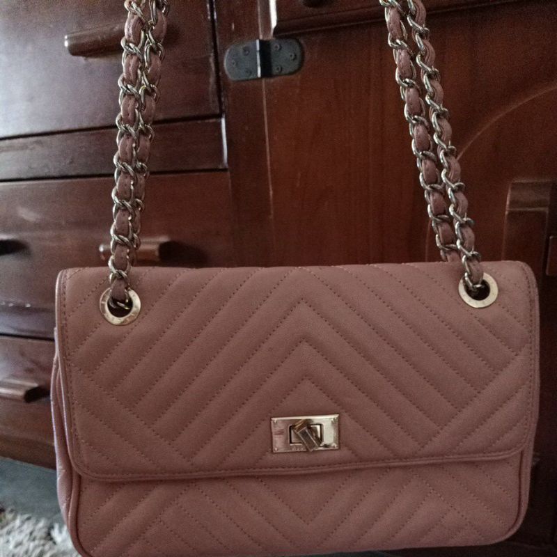 tas sling rantai sisley