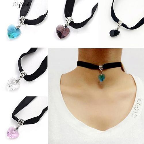 Perempuan Retro Gothic Velvet Rhinestone Heart Choker Necklace