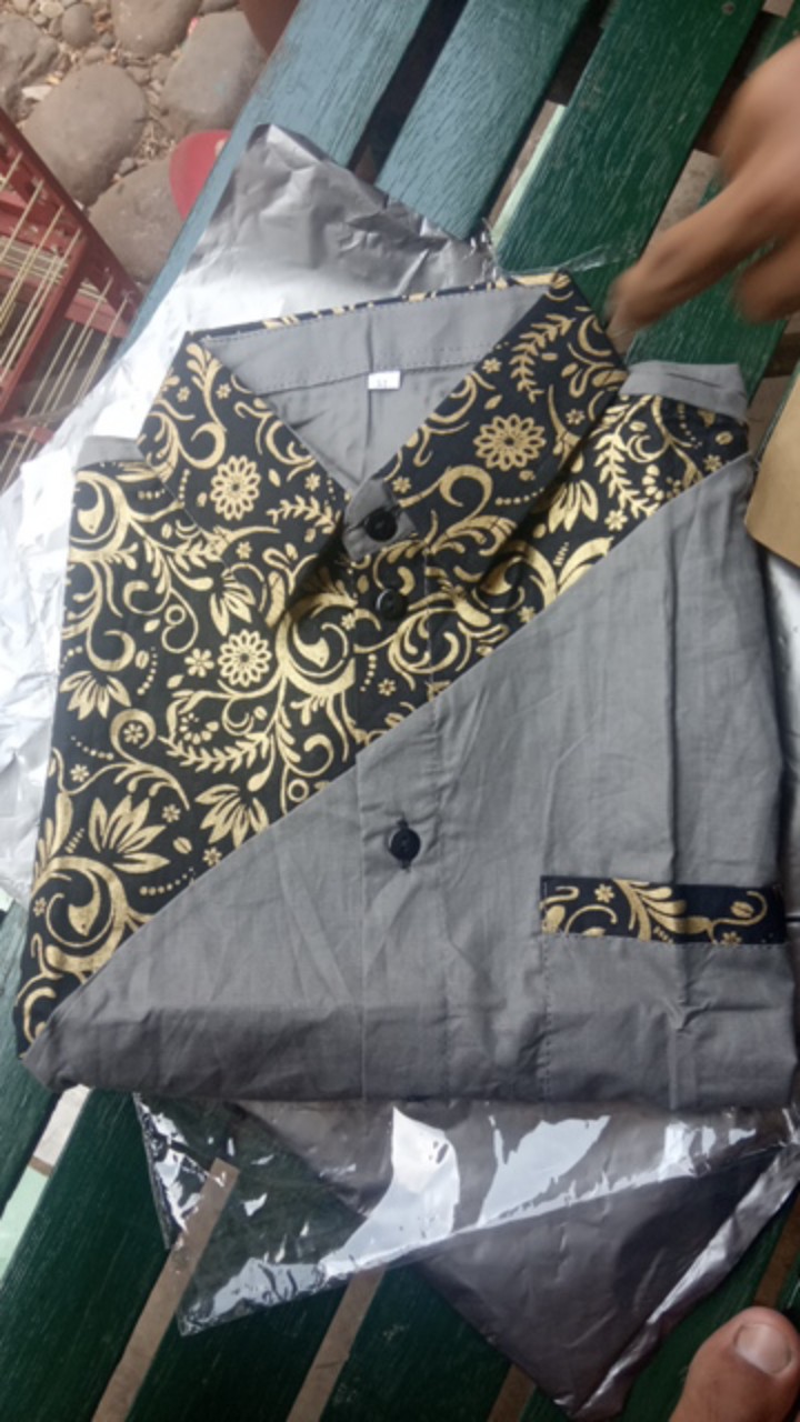 Kemeja Pria Kasual Lengan Pendek Motif Slempang Maron Hitam Abu Size M L Xl