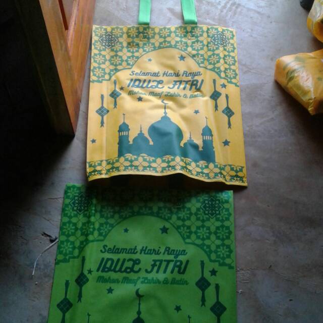 

Tas Kain Spunbond Goodie Bag Oval Tulisan Selamat Hari Raya Idul Fitri 2024 Untuk Kantong Belanja Lipat Bingkisan Snack Paper bag