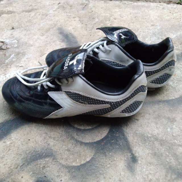 Sepatu Bola Diadora Original Second | Gratis Kaos kaki