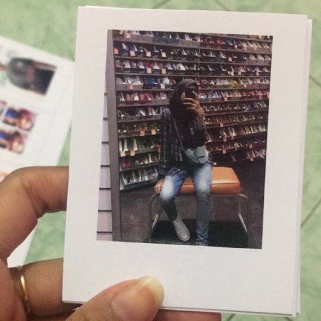 Polaroid (2R)
