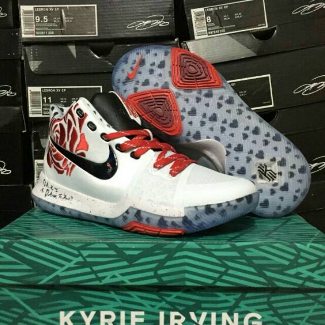 Sepatu olahraga basket nike kyrie 3 mom