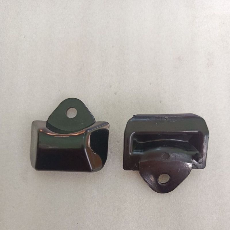 Stopper pintu bagasi mobil Toyota Innova original