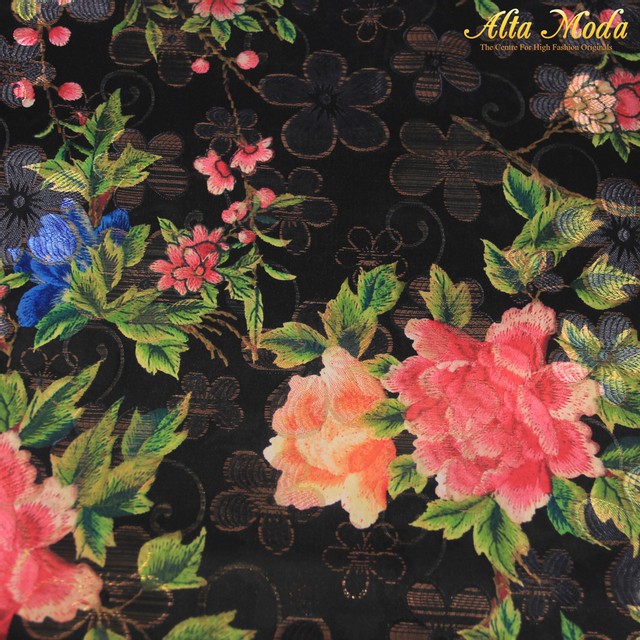 

Alta Moda Jacquard Lurex Hitam Motif Floral Warna Warni (1M)