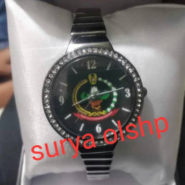 Jam tangan analog wanita dinas persit