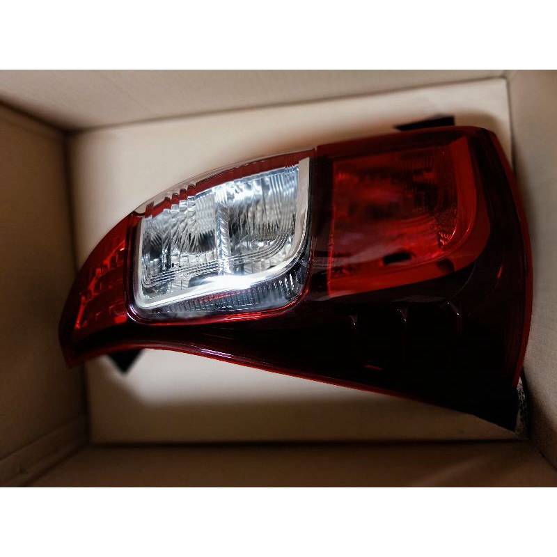 Lampu stop Stoplamp belakang avanza veloz 2016/2018 original toyota