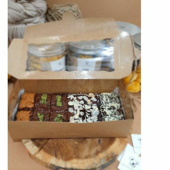 

Rainbow Fudgy Brownie Medium 20*10cm