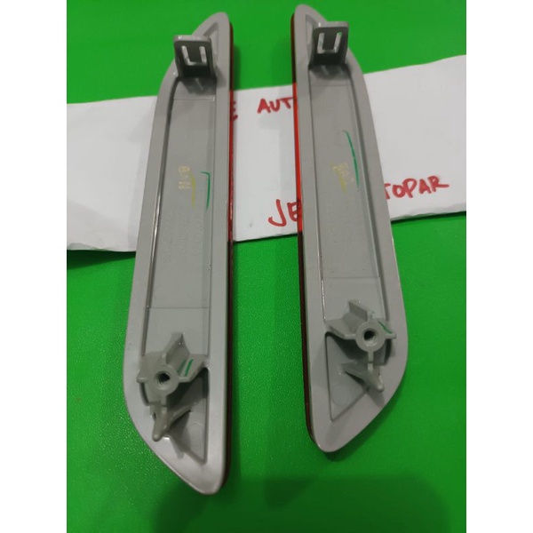 lampu reflektor mata kucing bemper belakang toyota SIENTA ORIGINAL