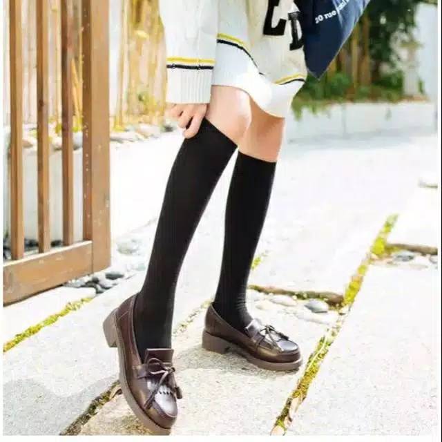 Kaos Kaki Wanita Panjang Selutut Hitam Polos / Kaos Kaki Gaya Korea / Kaos Kaki Muslimah Panjang