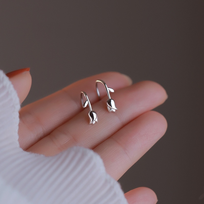 1 Pasang Anting Bentuk Tulip Bahan S925 Silver Anti Alergi Gaya Korea Untuk Wanita