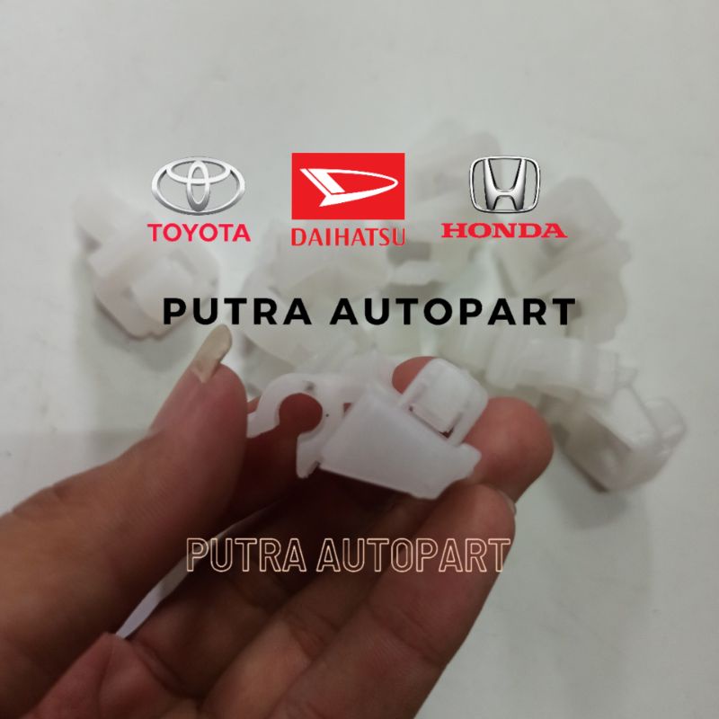 kancing / klip dudukan tiang kap mesin motor innova fortuner hilux