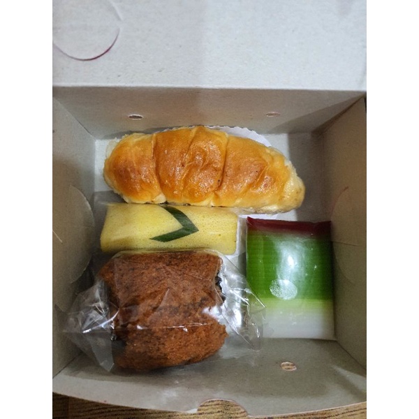 

Snack Box Hampers Kue Kotak Acara Sunatan Ulang Tahun Khitan Nikahan Syukuran
