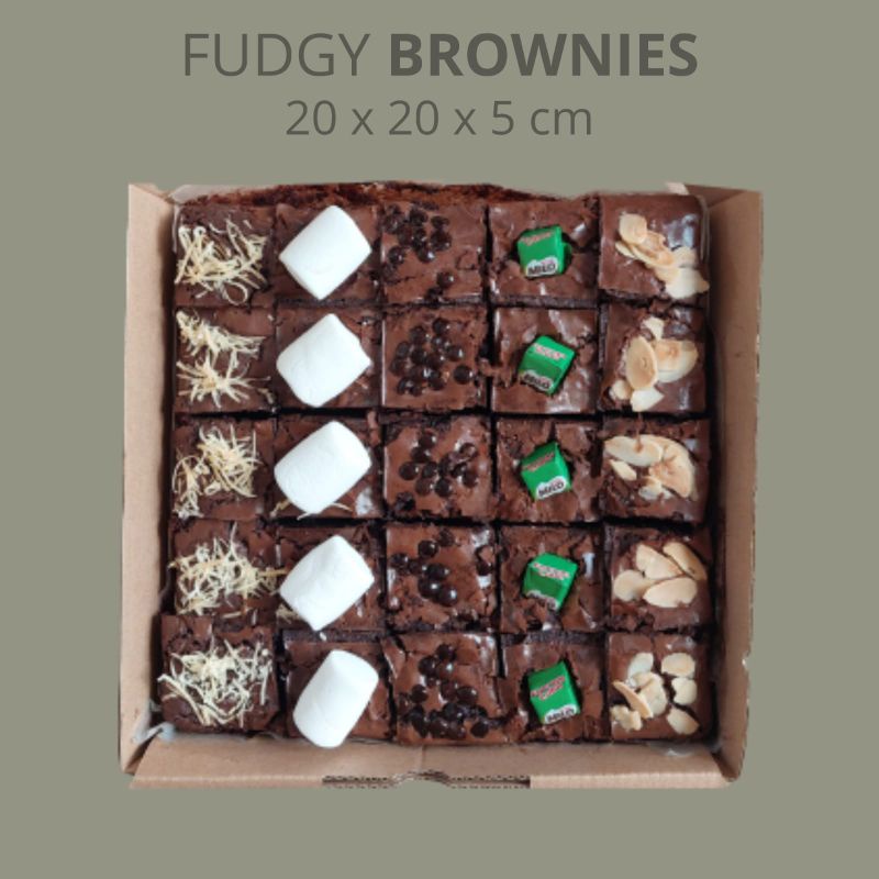 

FUDGY BROWNIES UKURAN MEDIUM 20X20X5 BIRTHDAY/GRADUATION