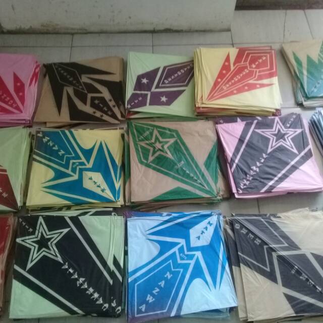  Layangan  standart gambar kertas  warna 23 000 isi 30 layang 