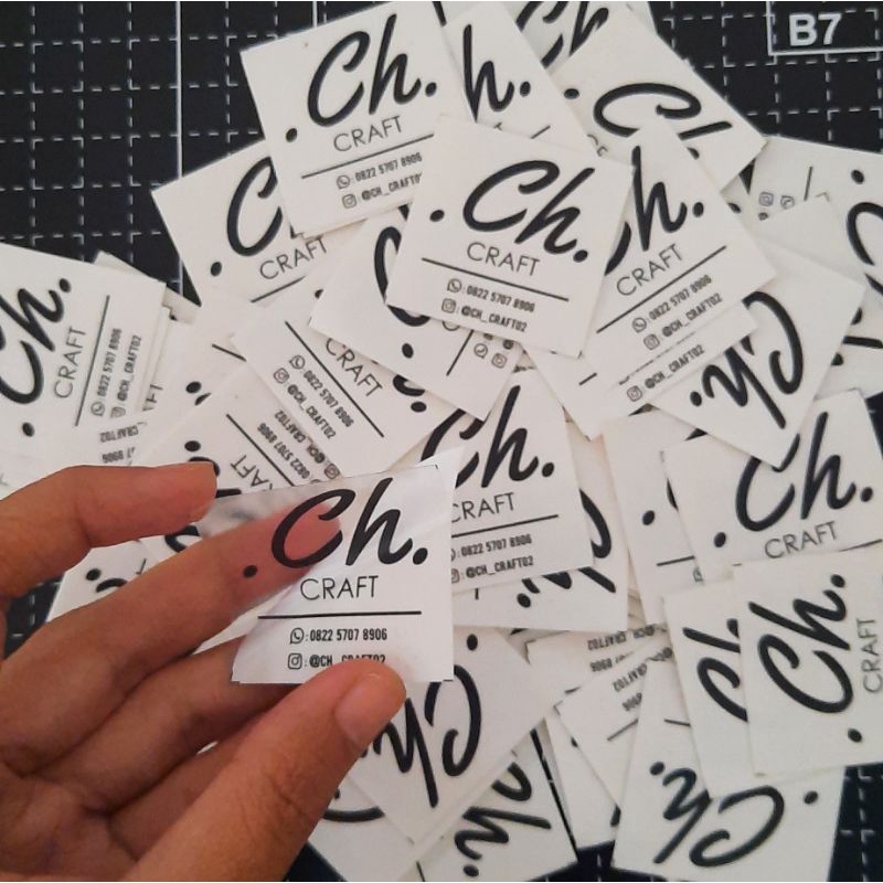 

STIKER VYNIL TRANSPARAN 4X4 CM MURAH