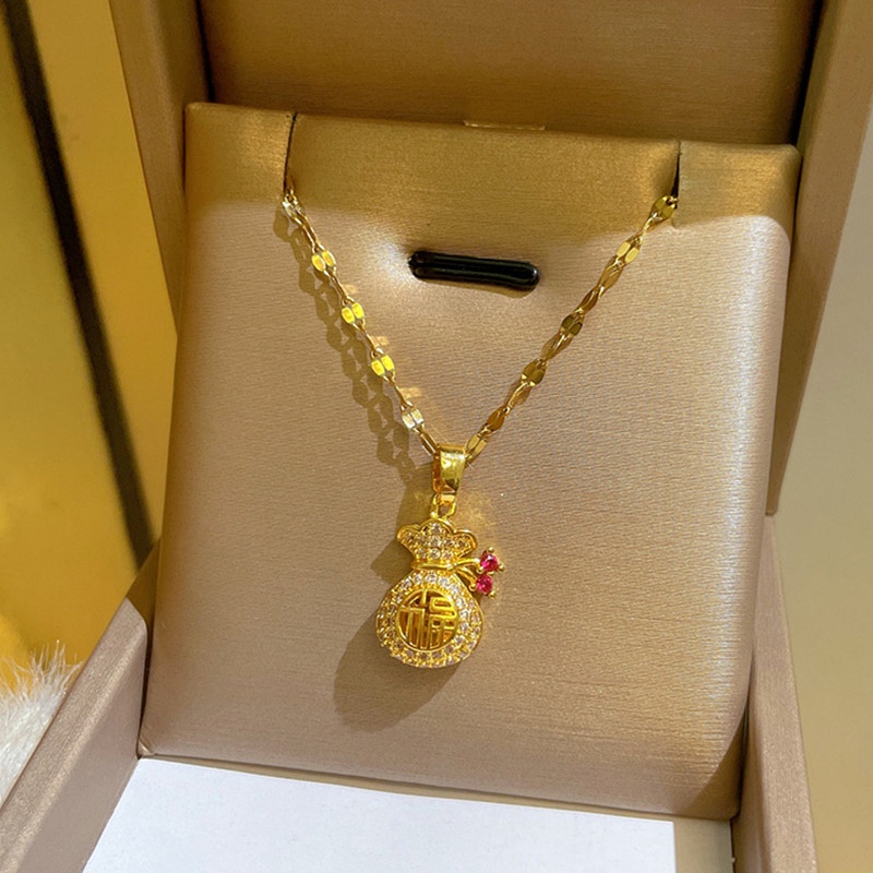 Kalung Titanium Tas Uang Beruntung &quot;Fu&quot; Wanita Anti Karat Emas 18k Perhiasan