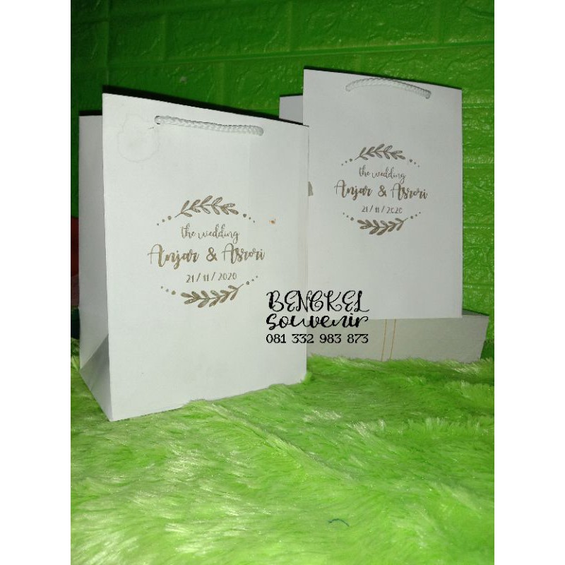 

PAPERBAG PUTIH TEBAL 16x11x22