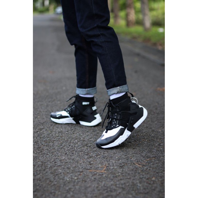 Sepatu Sneakers Nike Huarache Gripp Oreo