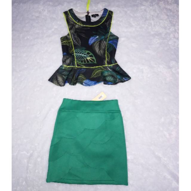 Set baju wanita blus dan rok