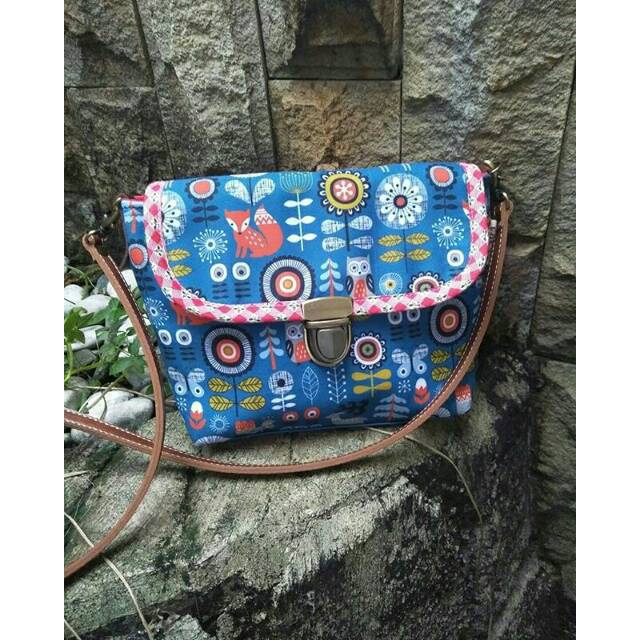

SMALL SLING BAG SCANDY FOX Uk 25cm x 17cm x 6cm