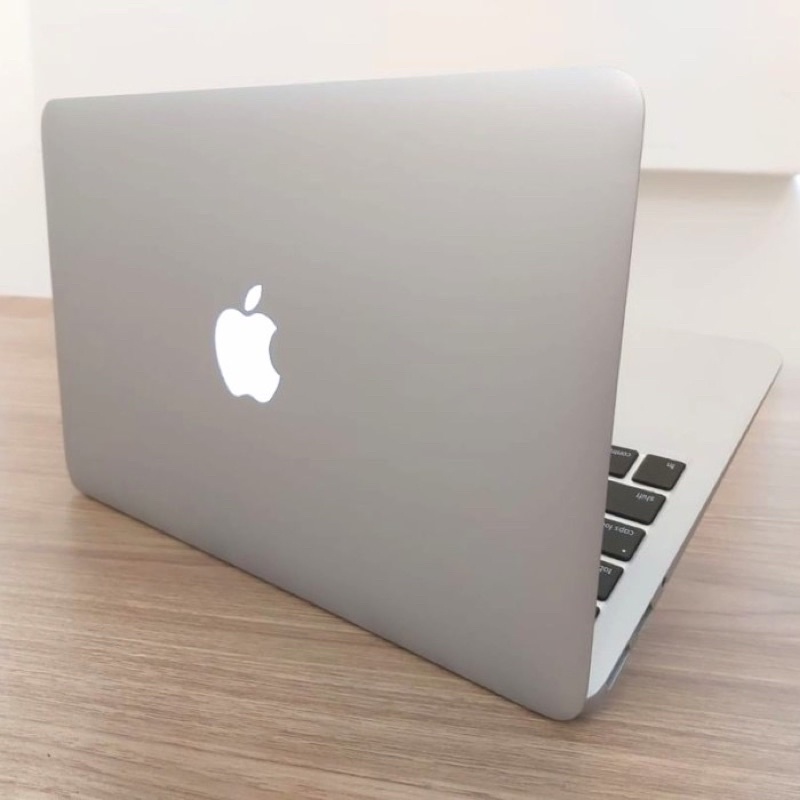 Macbook Air 11 inch 2015 // 2014 Core i5 Ram 8Gb Ssd 256Gb